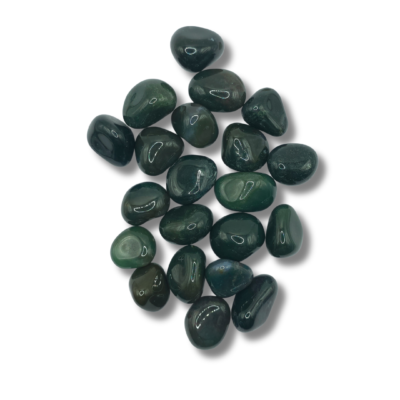 Rodados opacos de verde muy oscuro, casi negro, con zonas algo más claras y un pulido alto y brillante.