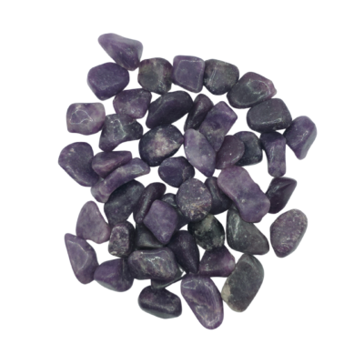 Rodados opacos de violeta oscuro y púrpura, con un brillo granulado que destella al girarlos.