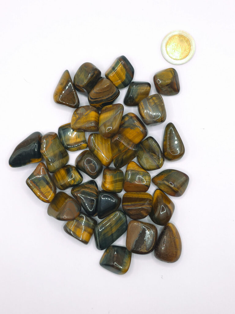 Rodados de ojo de tigre dorado de Brasil con reflejo chatoyante
